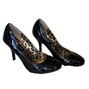 Pin Up Couture Wingtip Pumps NWOT Size 6
